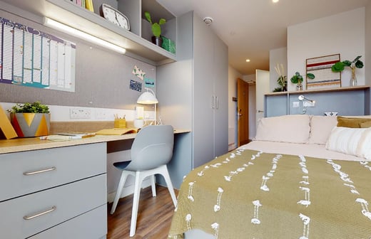 Bronze En Suite