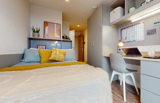 Bronze En Suite Plus