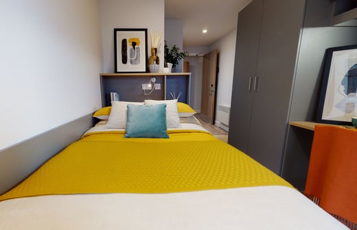 Gold En Suite
