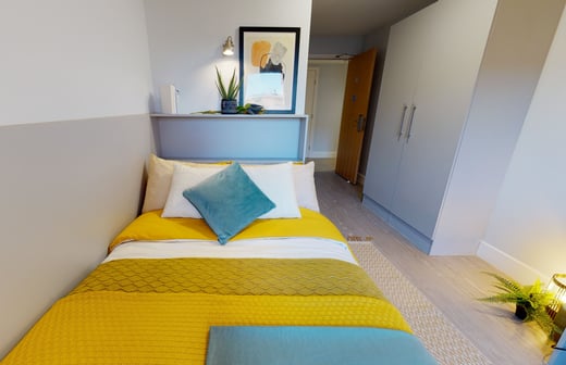 Gold En Suite