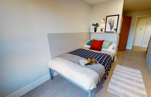 Silver En Suite