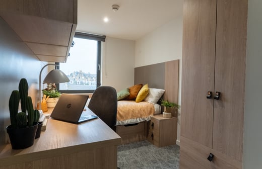 Bronze En Suite