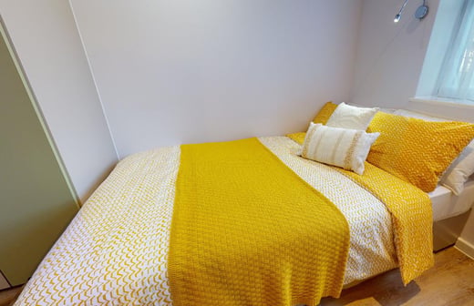 Bronze En Suite