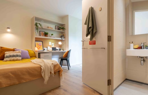 Gold En Suite-2627