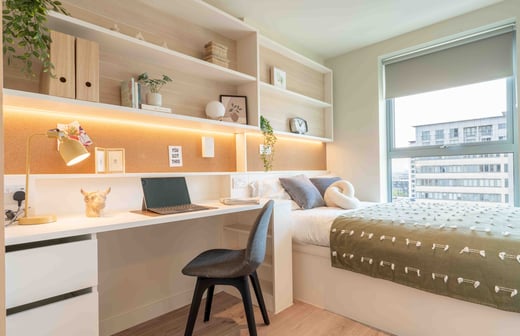 Gold En Suite