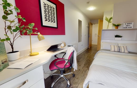 Silver En Suite Plus