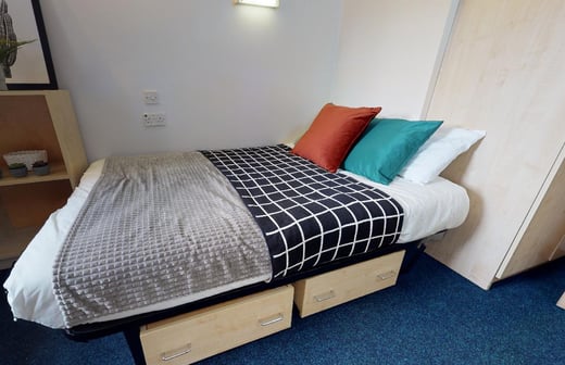 Silver En Suite