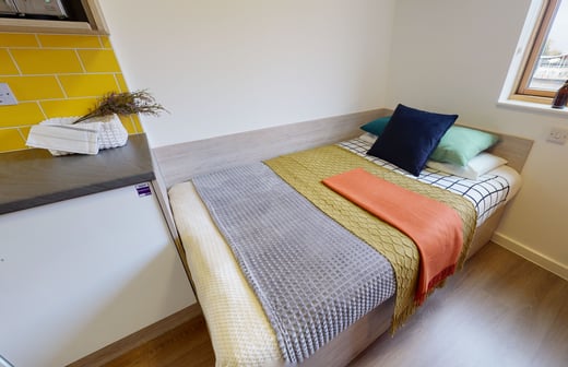 Gold En Suite-2627
