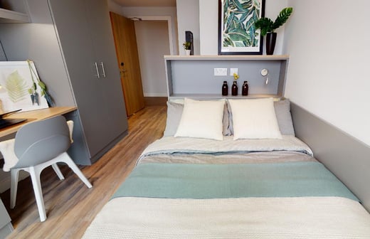 Gold En Suite