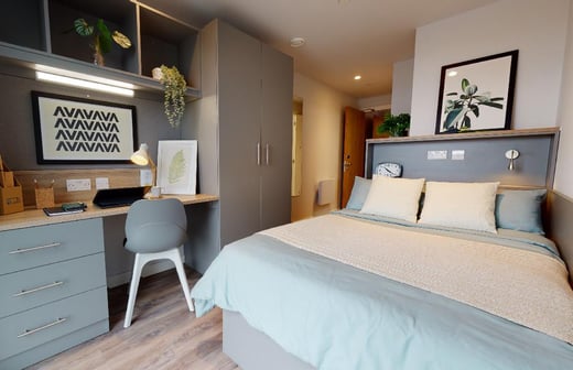 Gold En Suite Plus-2627