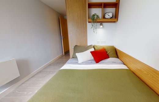 Gold En Suite