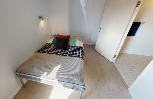 Silver En Suite