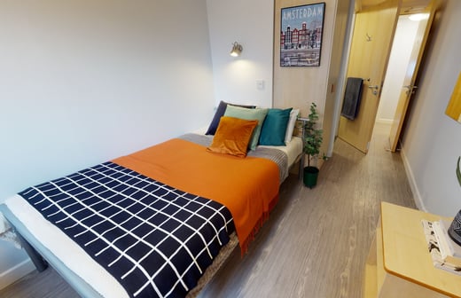 Silver En Suite