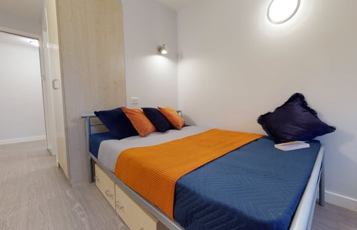 Bronze En Suite