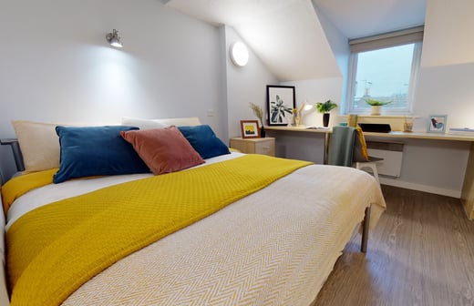 Gold En Suite