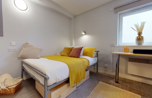 Gold En Suite Plus