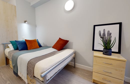 Silver En Suite