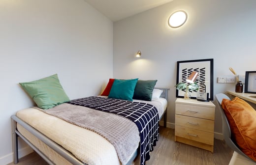 Silver En Suite Plus