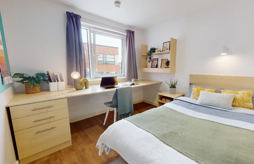 Bronze En Suite