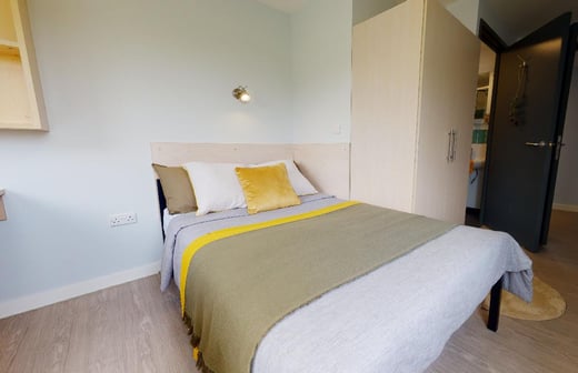 Bronze En Suite Plus
