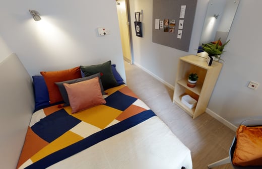 Silver En Suite Plus-2627