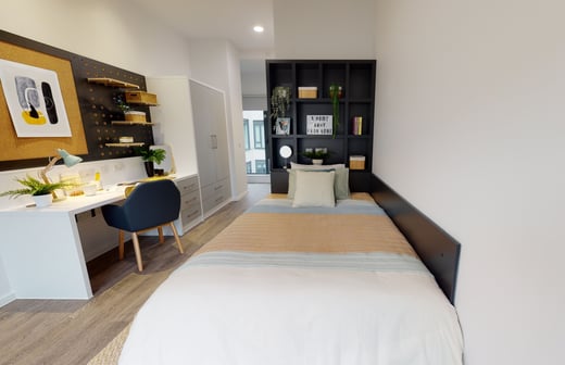 Gold En Suite
