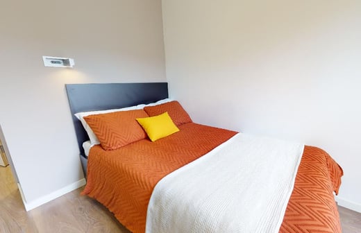 Bronze En Suite