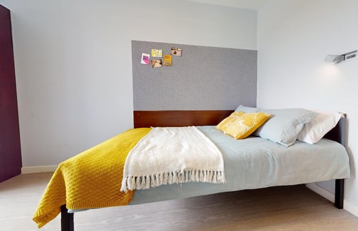 Gold En Suite