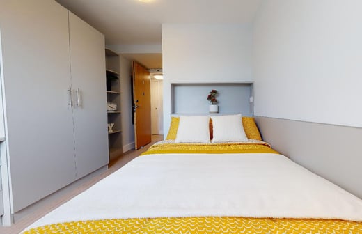 Silver En Suite Plus