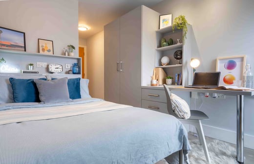 Bronze En Suite