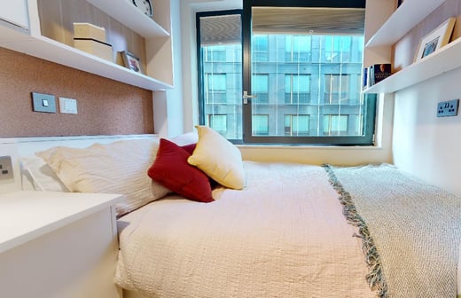 Silver 2 Bed Apt Plus