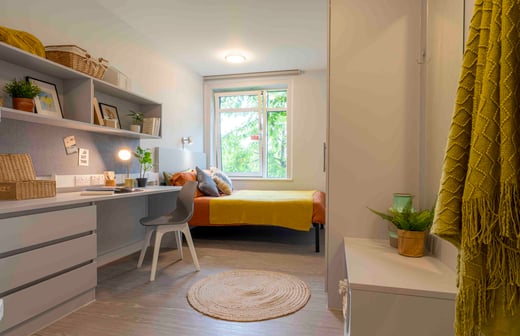 Bronze En Suite