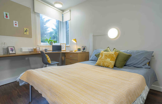 Gold En Suite