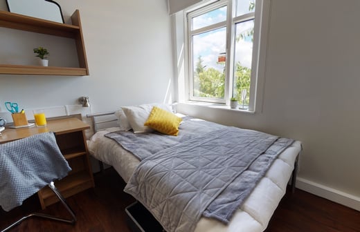 Silver En Suite
