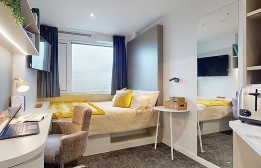 Penthouse Studio