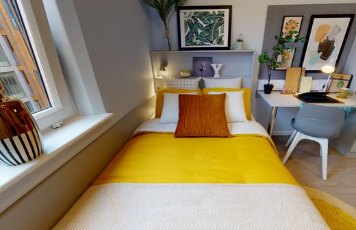 Gold En Suite