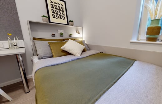 Bronze En Suite
