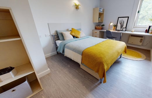 Gold En Suite
