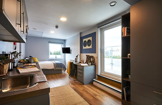 Penthouse Studio Plus