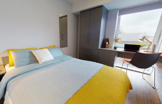 Silver En Suite