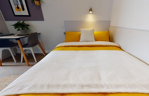 Silver 2 Bed Apt Plus