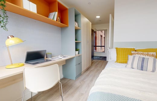 Bronze En Suite