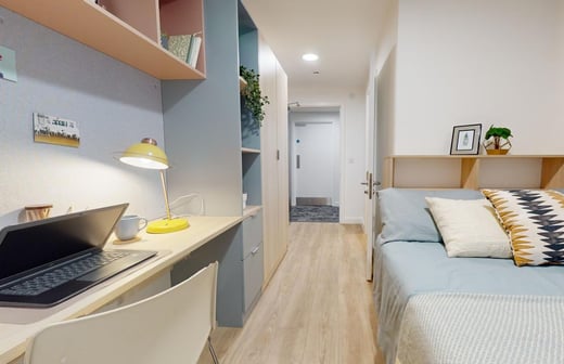 Gold En Suite