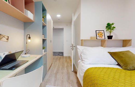 Silver En Suite Plus