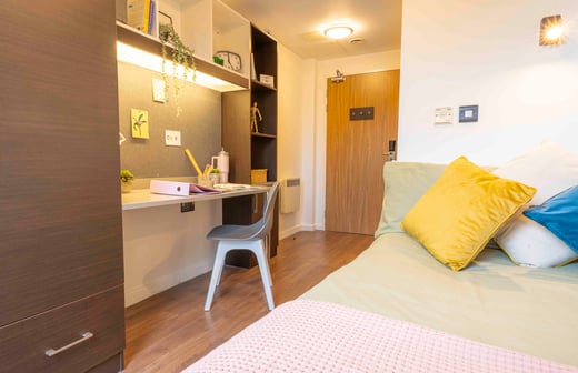 Bronze En Suite