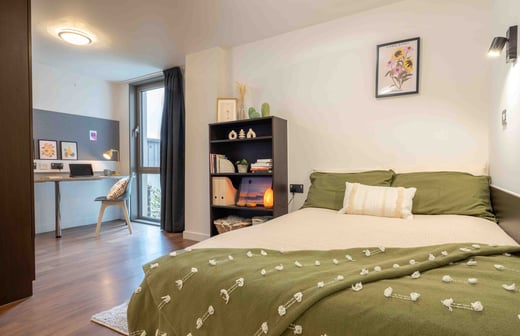 Gold En Suite