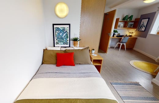 Gold En Suite