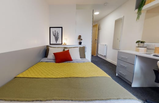 Bronze En Suite