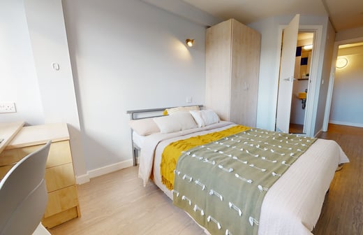 Bronze En Suite Plus
