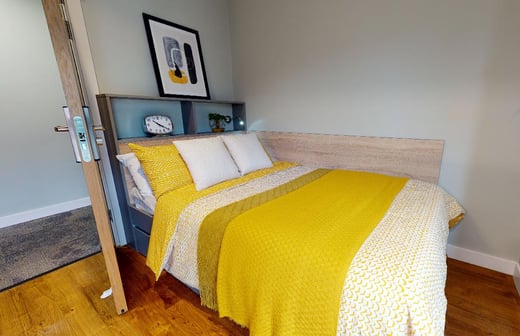 4-Bed Silver Apartment